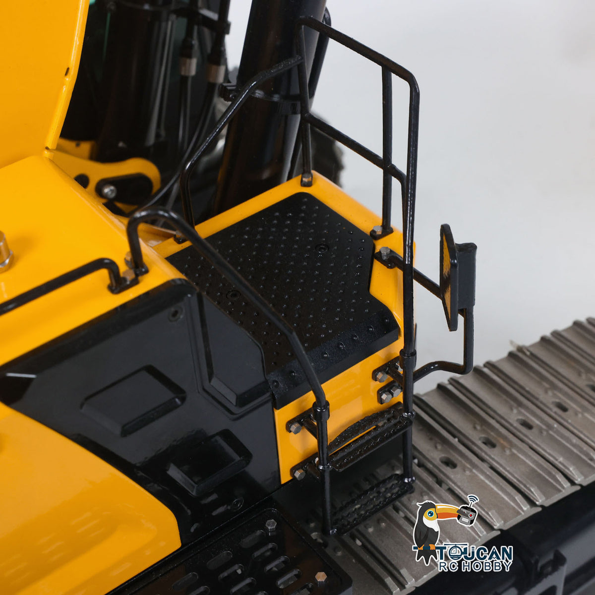 GZJC 395 1/12 Hydraulic Excavator Body Side Close-Up, Cab & Track Chassis Connection Structure Detail