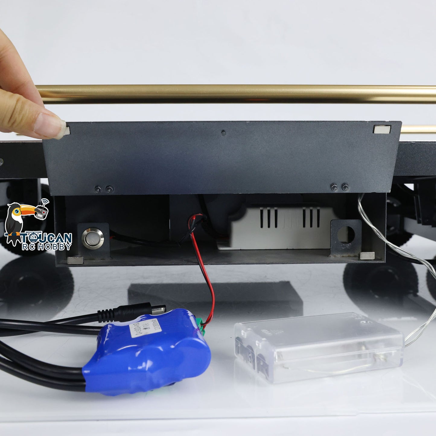 HHG-1 RC crawler truck battery compartment detail metal 5 axle trailer power section