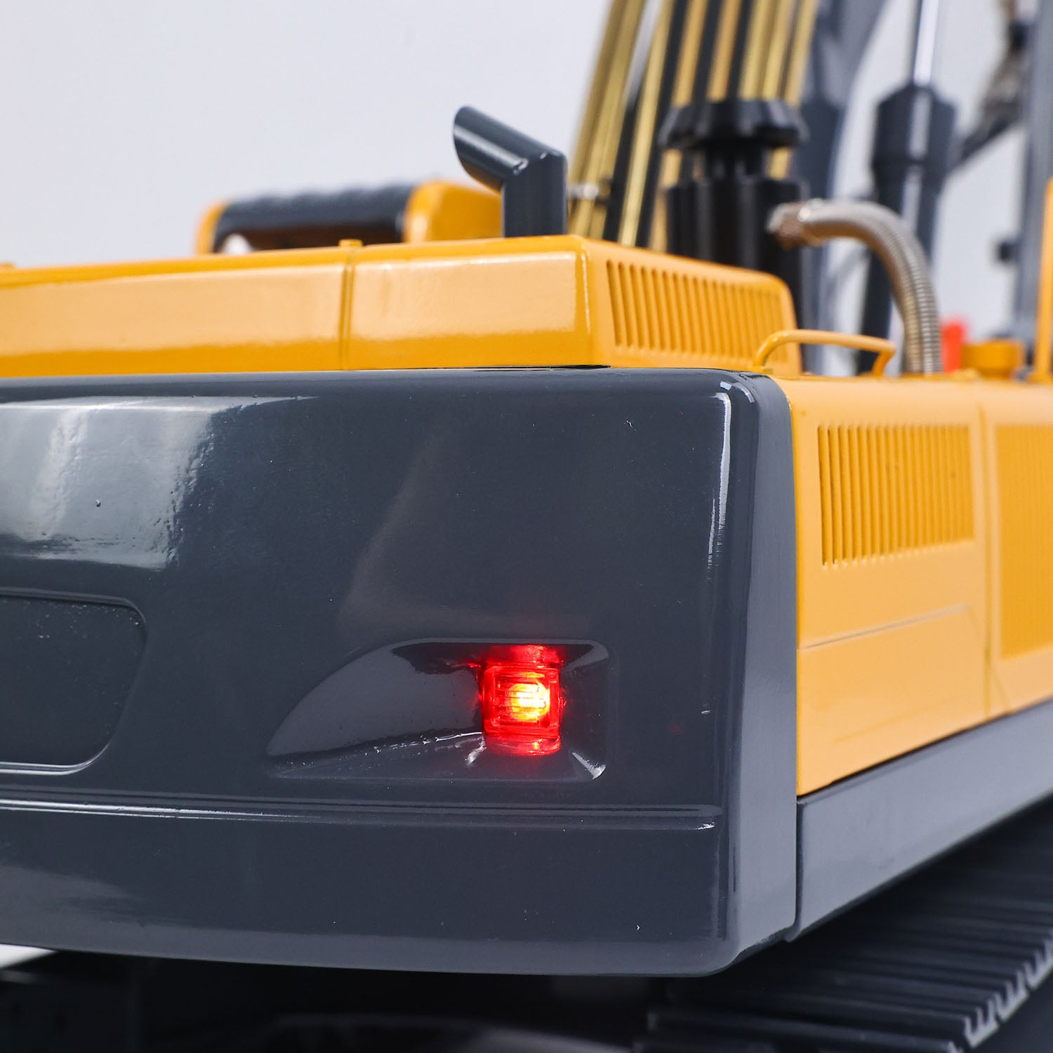 JDM V2 1/14 RC Metal Hydraulic Excavator Straight Rear View, Illuminated Tail Light, Rear Counterweight Structure