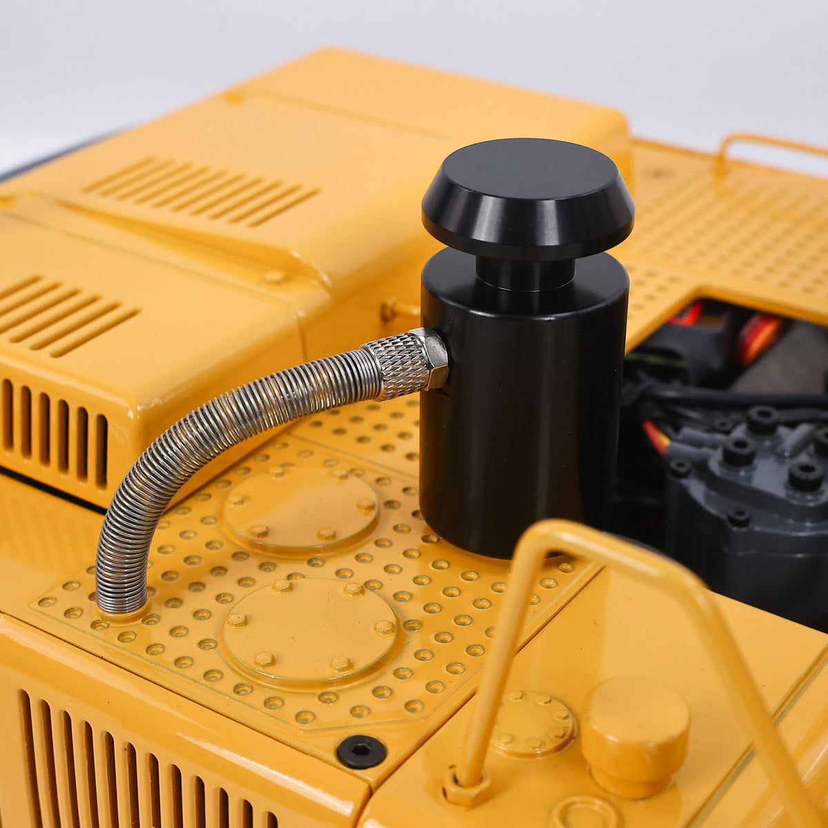 JDM V2 1/14 RC Hydraulic Excavator Top View, Hydraulic Oil Tank & Piping Structure, Built-In 3-Way Hydraulic Reversing Valve