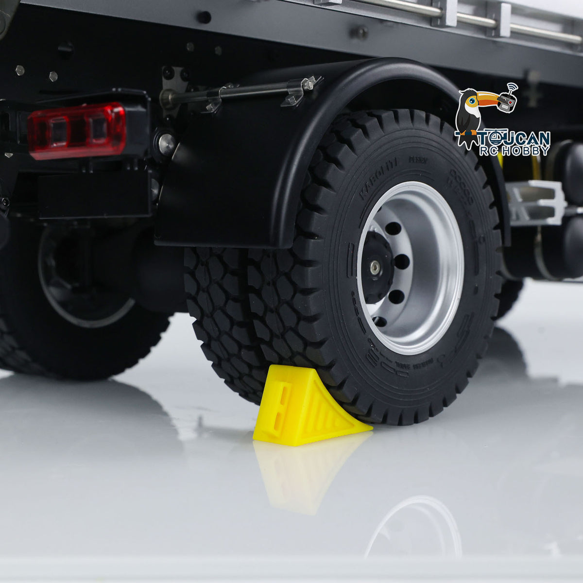 KABO‑5701 1/14 RC 4x4 Dump Truck Rear Wheel Fender Tire Close-Up,Heavy-Duty Simulation Rubber Tire & Alloy Hub