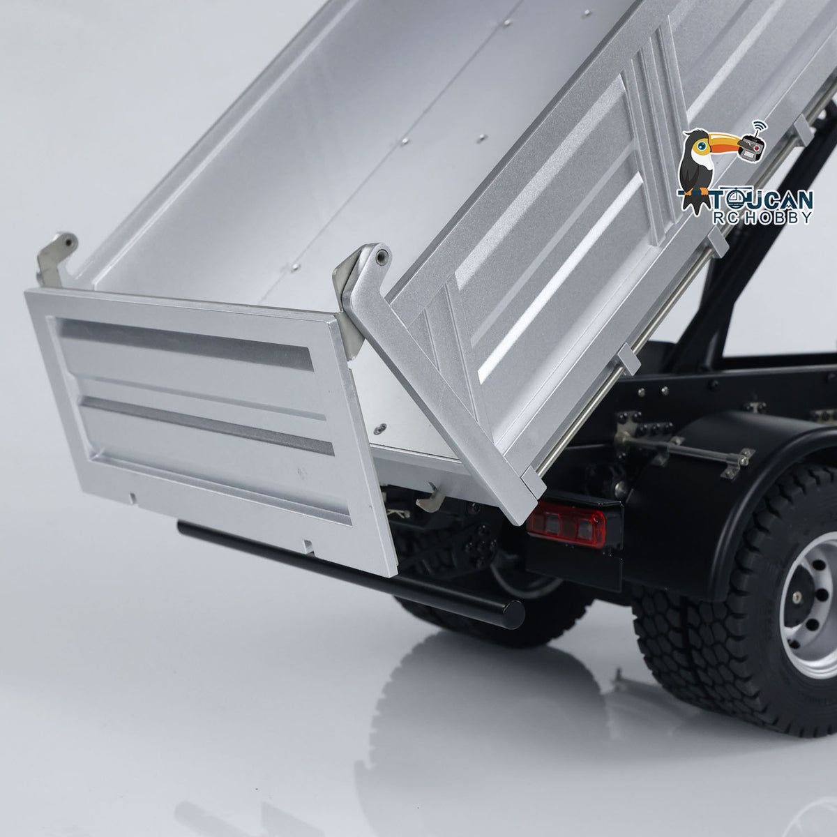 KABO‑5701 1/14 RC 4x4 Dump Truck Silver Cargo Bed Lift Mechanism Close-Up,Electric Linear Actuator Dumping Assembly