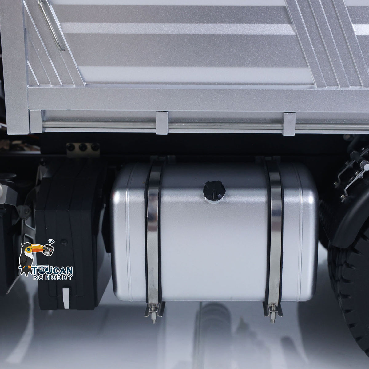 KABO‑5702 1/14 RC 6x6 Dump Truck Chassis Tank & Pipeline Close-Up,Underbody Simulated Accessories Detail