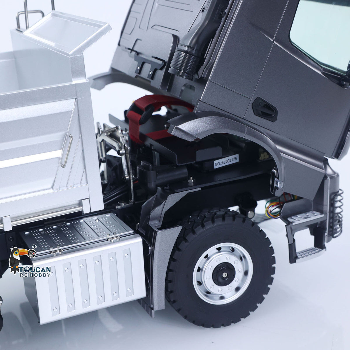 KABO‑5702 1/14 RC 6x6 Dump Truck Rear Dump Hinge Mechanism Close-Up,Remote Controlled Screw Lifting Assembly