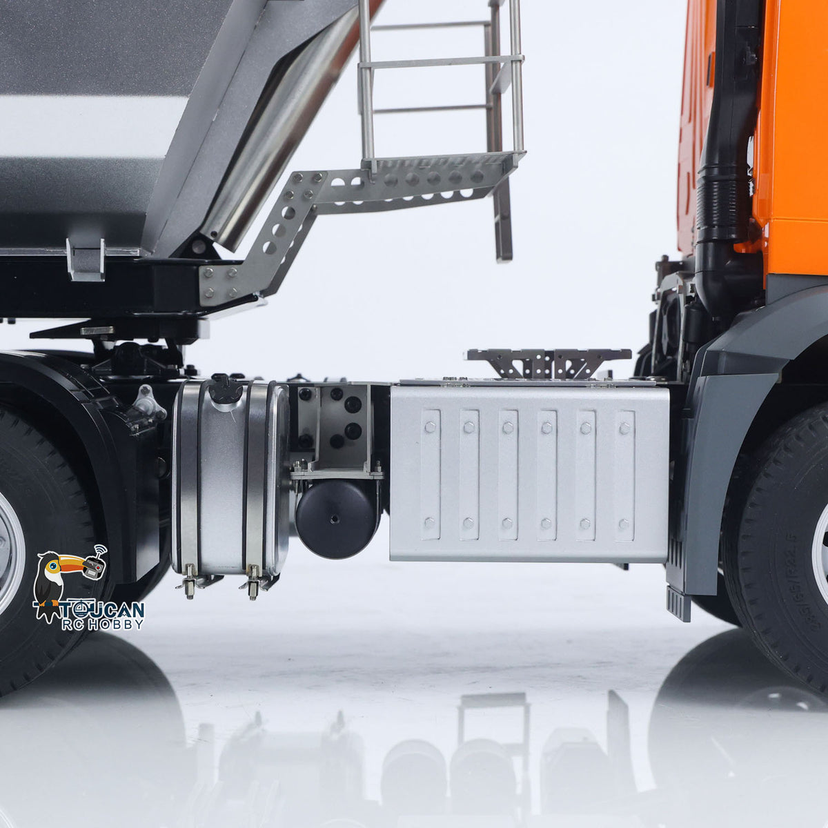 KABO-5801 1/14 RC Tractor Trailer Hitch Connection Close-Up,Detachable Coupling Mechanical Structure Detail