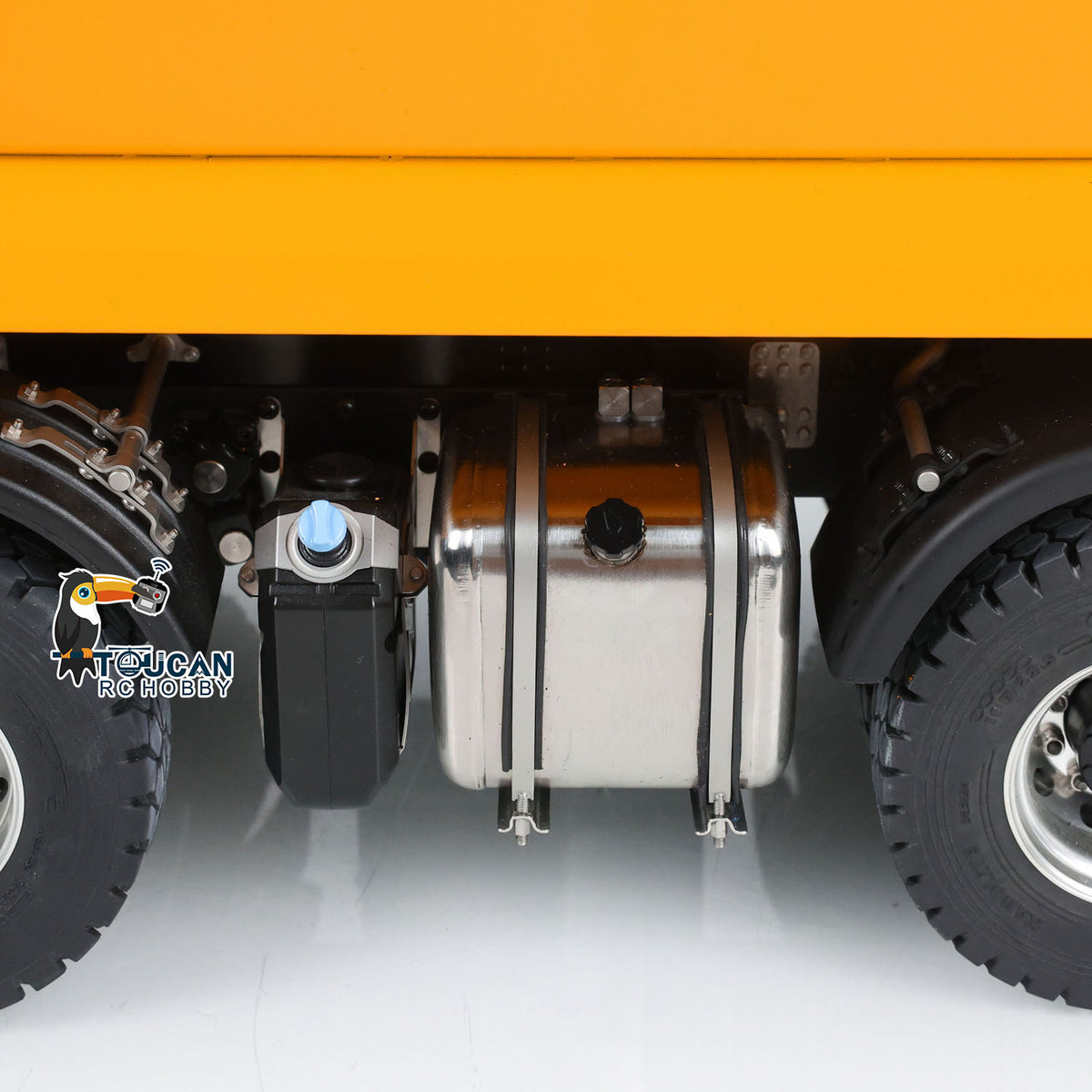 KABO-K3366 1/14 RC 8x8 Dump Truck Chassis Side Tank Accessories Close-Up,Simulated Air Tank And Under-Chassis Fittings