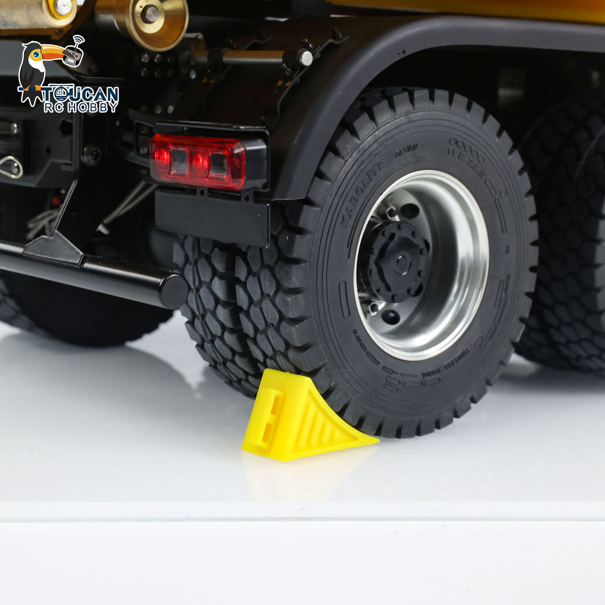 KABO-K3366 1/14 RC 8x8 Dump Truck Rear Wheel Fender & Wheel Chock Close-Up,Off-Road Rubber Tire And Metal Fender Details