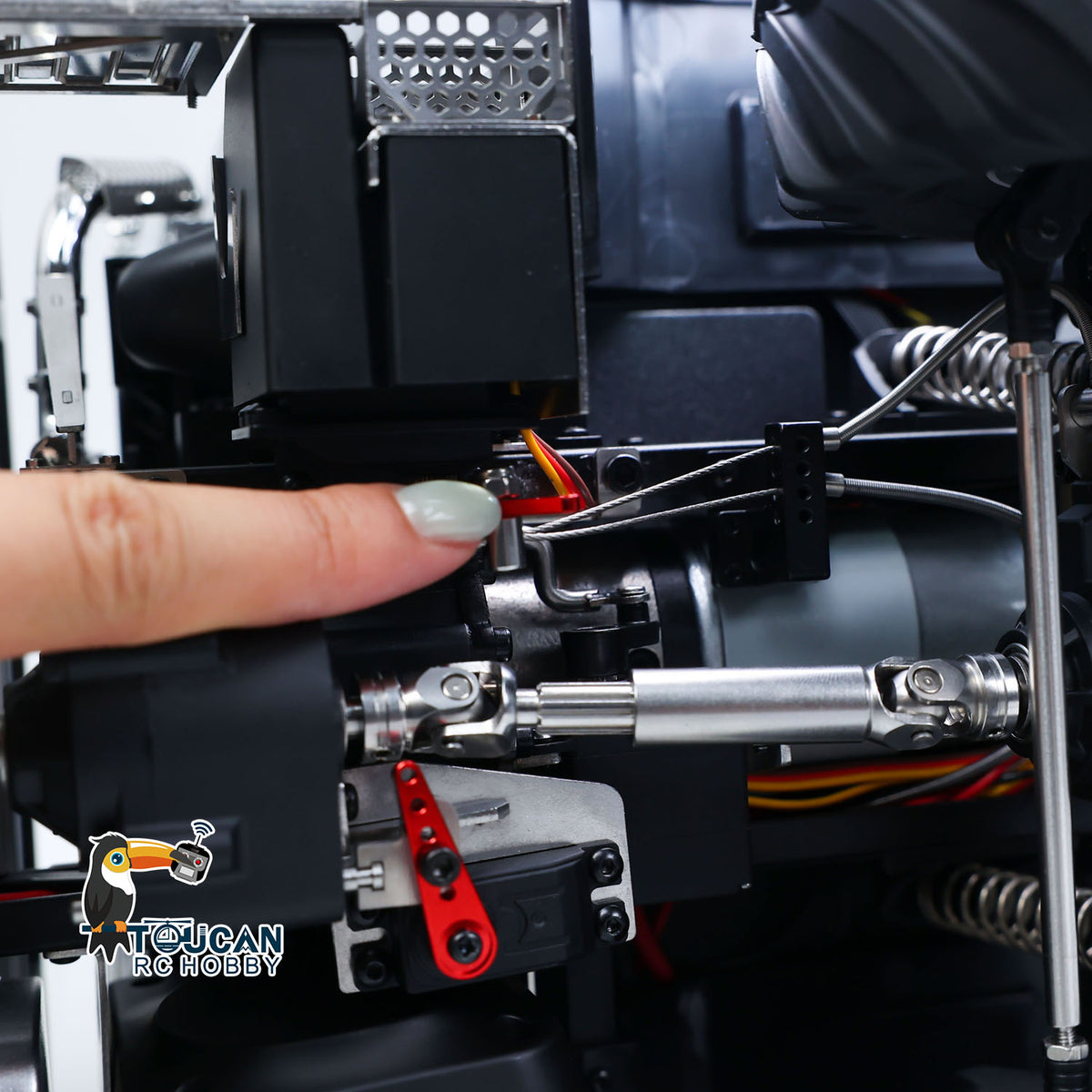KABO K5501 1/14 RC 4X4 Dump Truck Central Disconnect Module Close-Up, Remotely Controlled Differential Lock Mechanism