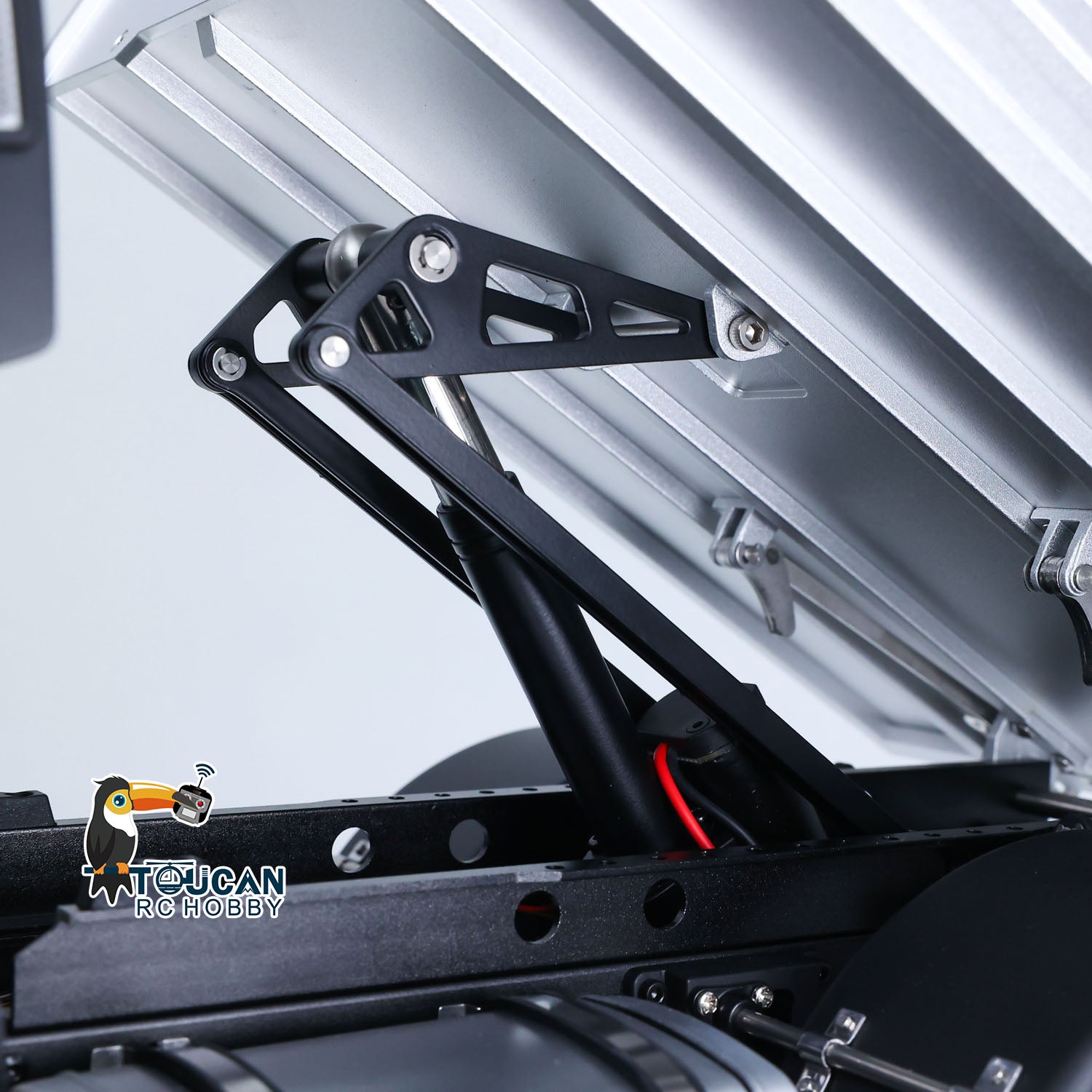 KABO K5501 1/14 RC Dump Truck Lift Mechanism Close-Up, Screw Drive Dump Body Lifting Structure