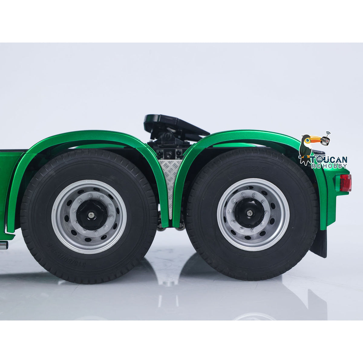 KABO-K770S-100 1/14 RC 6x6 Tractor Truck Green Rear Drive Axle Close-Up,Heavy-Duty Tire And Wheel-Hub Suspension Assembly