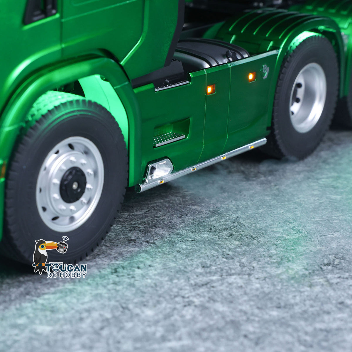 KABO-K770S-100 1/14 RC 6x6 Tractor Truck Body Side Close-Up,Heavy-Duty Simulation Tire,Functional Side Marker Lights And Step Details