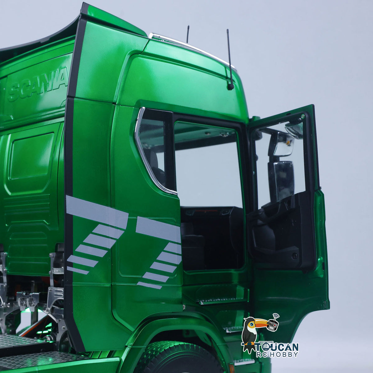 KABO-K770S-100 1/14 RC Tractor Truck Cabin Open-Door View,Openable Door Design For Viewing Inner Cabin Structure