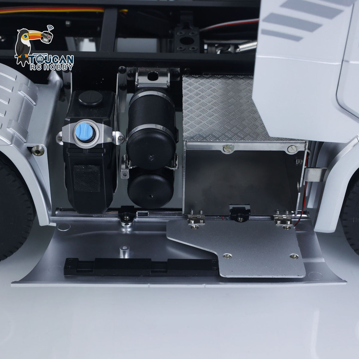 KABO-K770S-100 1/14 RC Tractor Truck Silver Tilted-Cabin Internal View,Inner Chassis Electronic Module Layout For RC Hobby Model