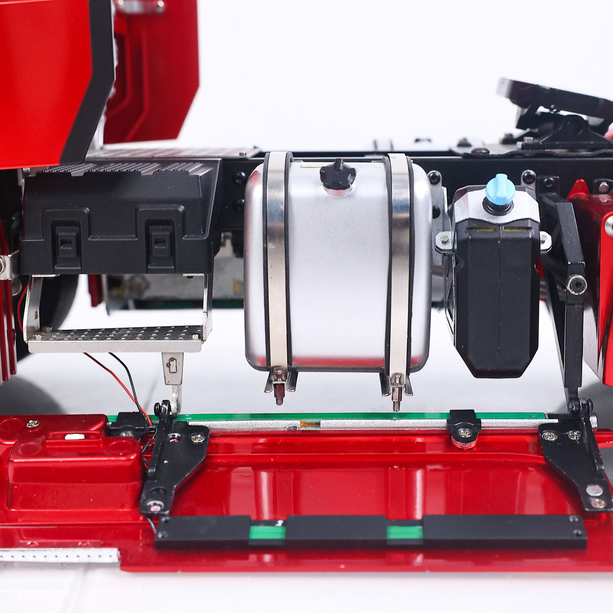 KABO K770S-100 1/14 RC 4X2 Tractor Truck Rear Chassis Side Close-Up, Exhaust System & Suspension Structure Detail