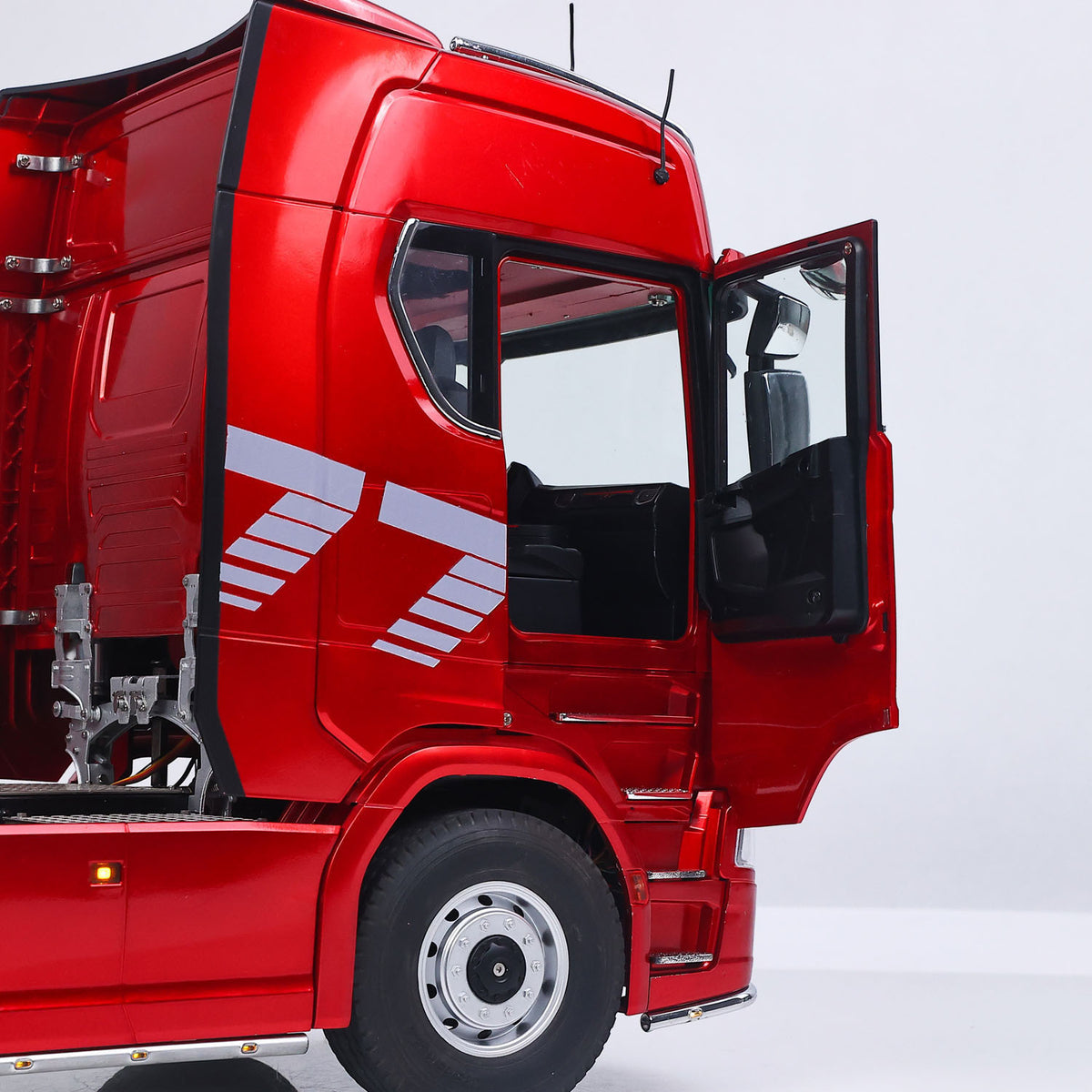 KABO K770S-100 1/14 RC 4X2 Tractor Truck Left Side View, Magnetic Opening Door, Highly Detailed Cab Body Design