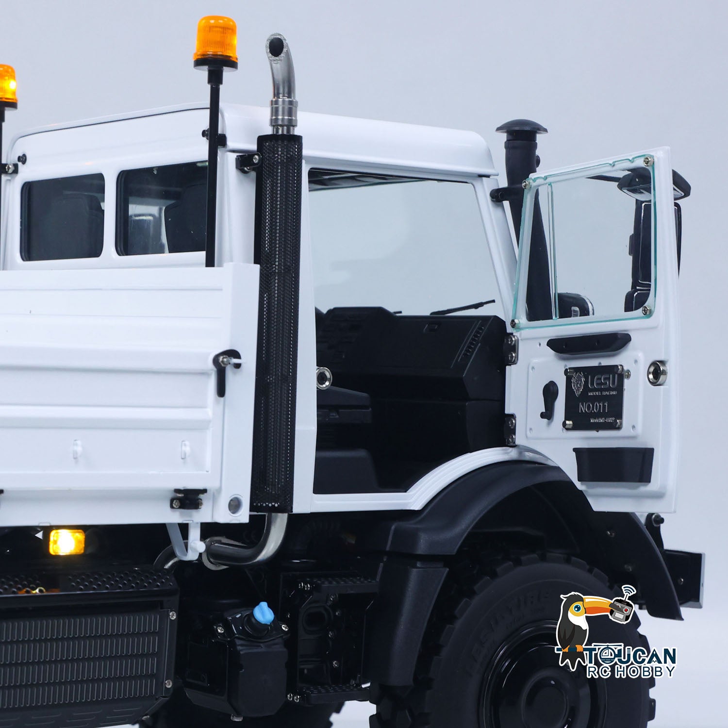 LESU U4023 1/14 metal 4x4 RC off road truck with openable cab door
