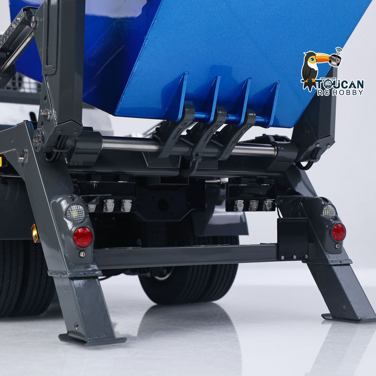 LESU 1/14 RC 4X4 Hook‑Lift Truck Rear Hydraulic Outrigger Support Leg Close‑Up, Metal Hydraulic Arm And Hinge Mechanism Details