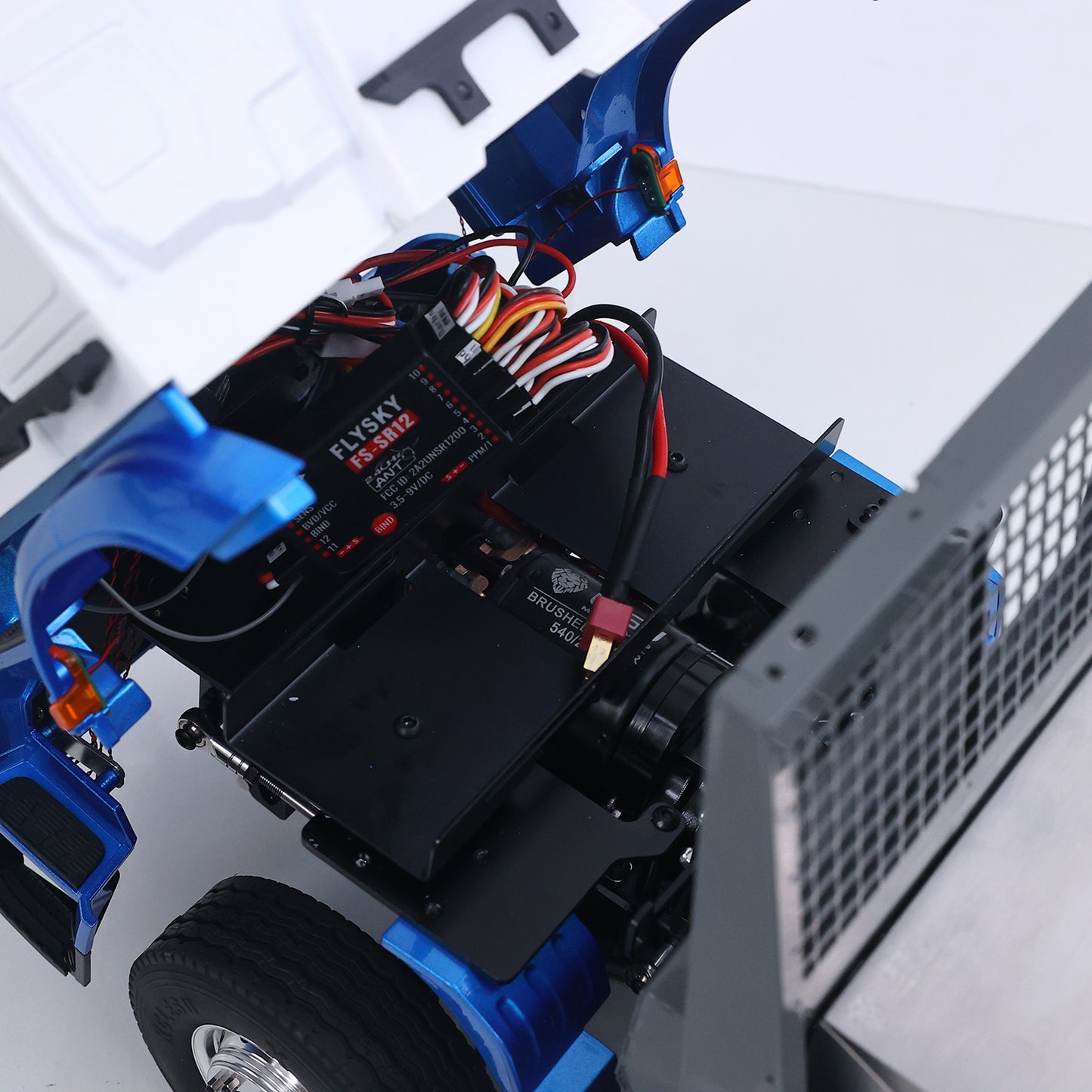 LESU 1/14 RC 4X4 Hook‑Lift Truck Tilted Cab Close‑Up, Internal Motor ESC Servo Wiring Harness, 3‑Speed Gearbox Related Electronic Layout