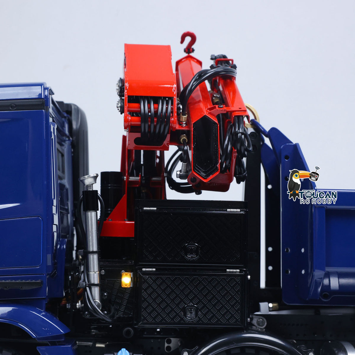 LESU 1/14 RC 8x8 Dump Truck Crane‑Bucket Joint Close‑Up, Hydraulic Hose Routing, Metal Bucket And Chassis Beam Connection