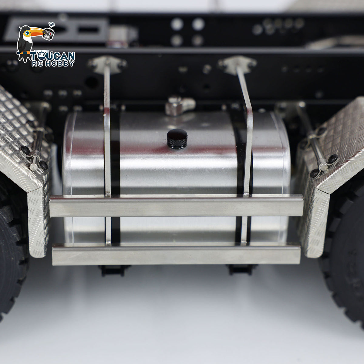 LESU 1/14 RC 8x8 All‑Metal Chassis Tipper Truck, Simulated Fuel Tank And Pipeline Detail, Two‑Speed Gearbox Housing View