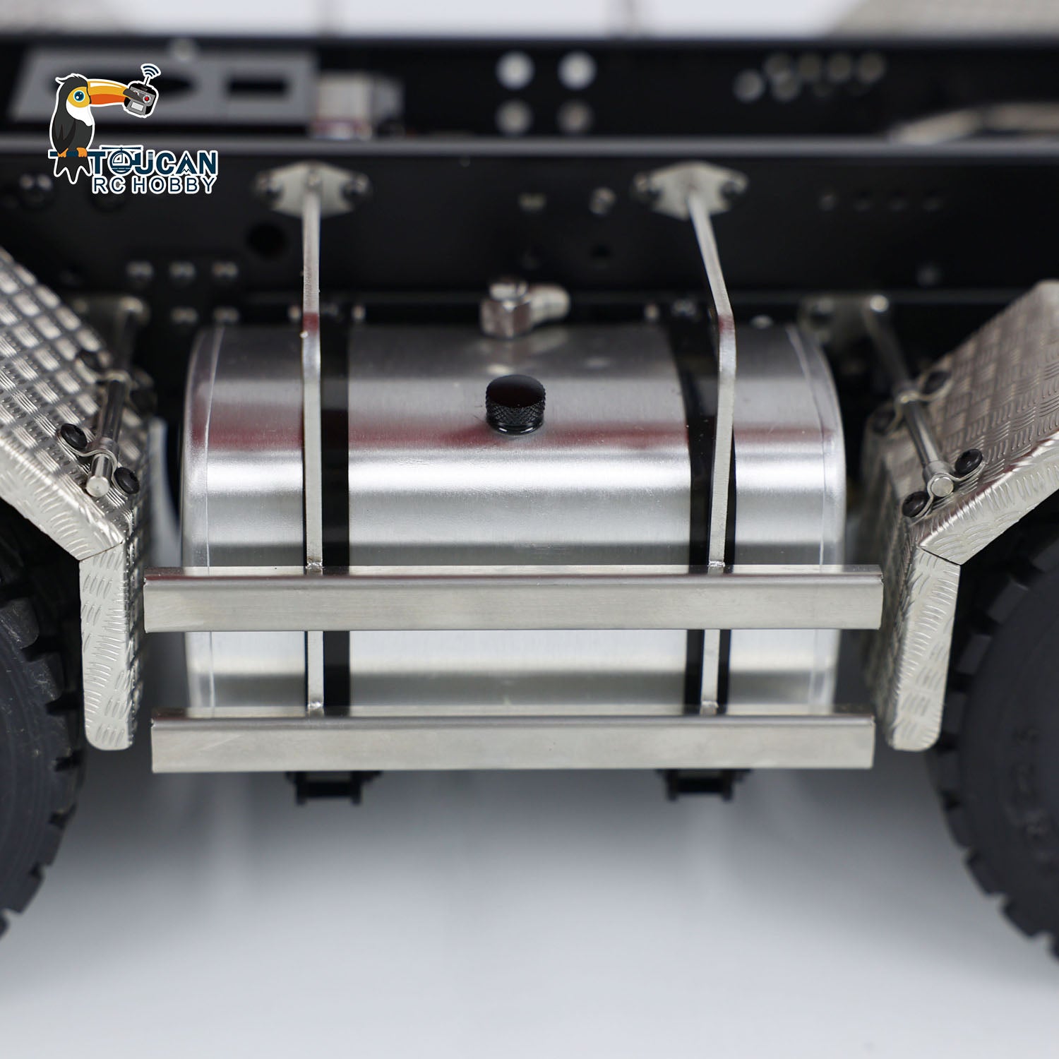 LESU 1/14 RC 8x8 All‑Metal Chassis Tipper Truck, Simulated Fuel Tank And Pipeline Detail, Two‑Speed Gearbox Housing View