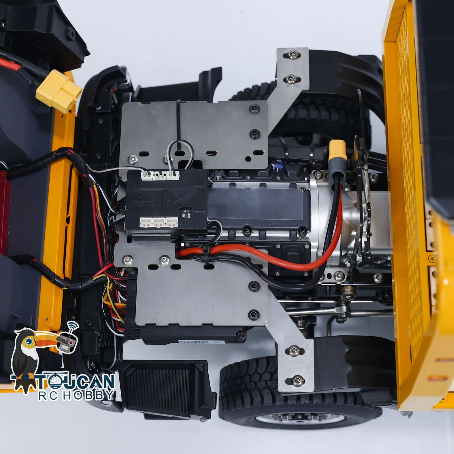 MD 1/14 8x8 metal hydraulic RC rescue truck battery compartment detail