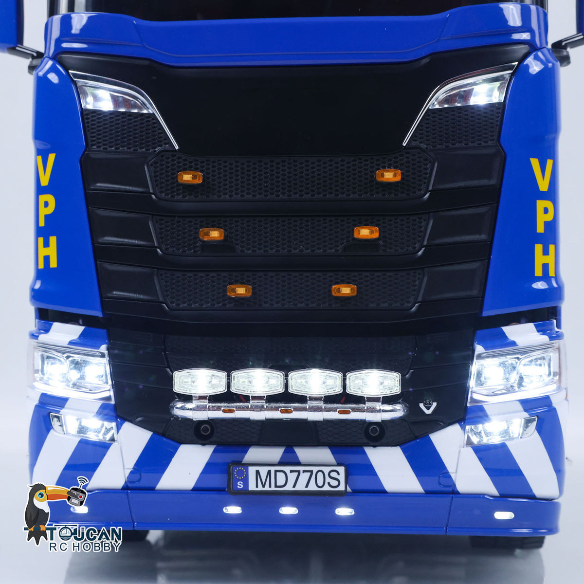 MD 1/14 RC 4x4 Tractor Truck 770S Front Grille Close-Up, Flowing Water Light & Multi-scene Lighting Modes