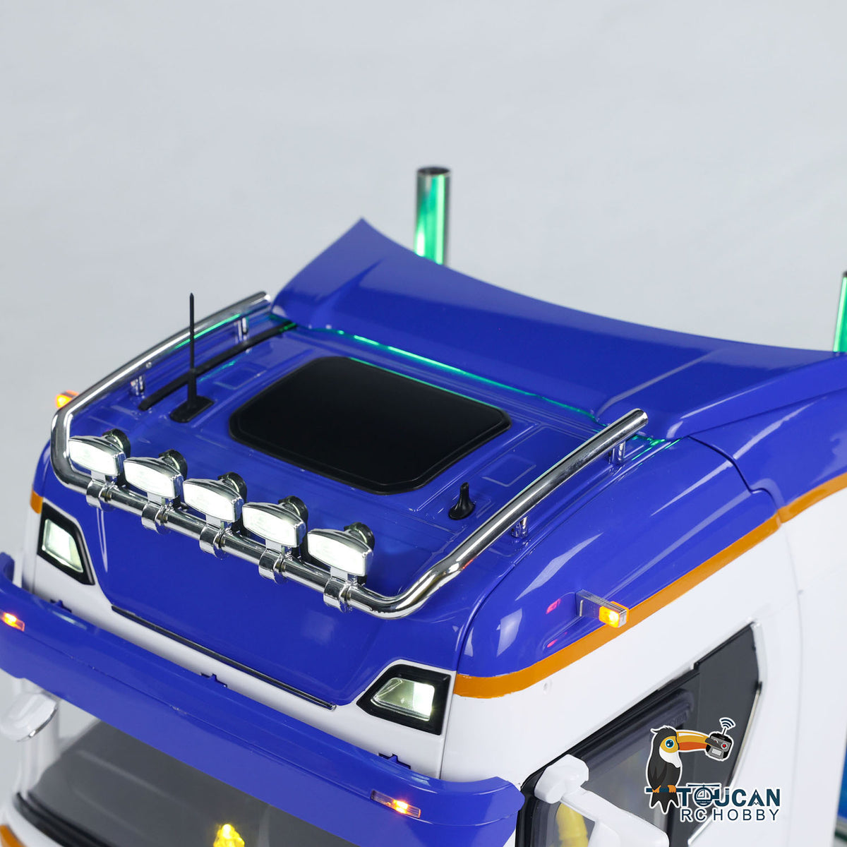 MD 1/14 RC 6x6 Tractor Truck 770S Cab Roof Close-Up, Roof Auxiliary Light Simulation & Painted Cab Shell