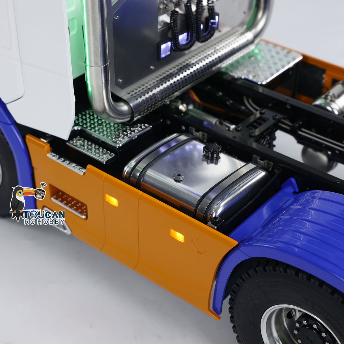 MD 1/14 RC 6x6 Tractor Truck 770S Side Tank Close-Up, Simulated Fuel Tank & Metal Body Panel Details