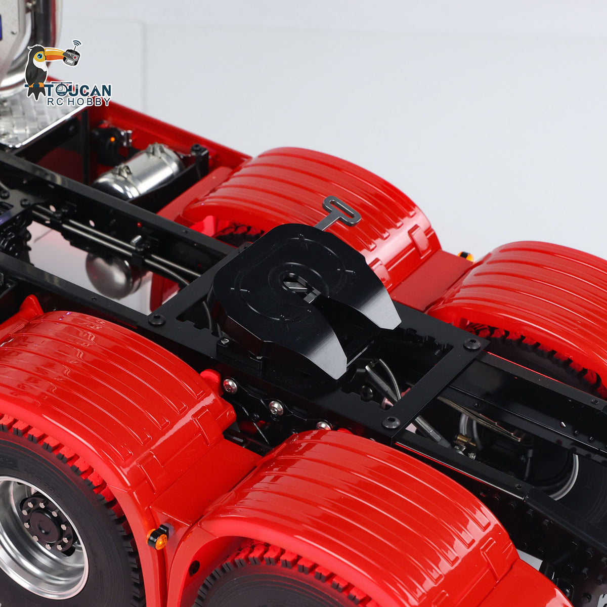 MD 1/14 RC 6x6 Tractor Truck 770S Rear Axle Close-Up, CNC Metal Axle and Differential Lock Assembly