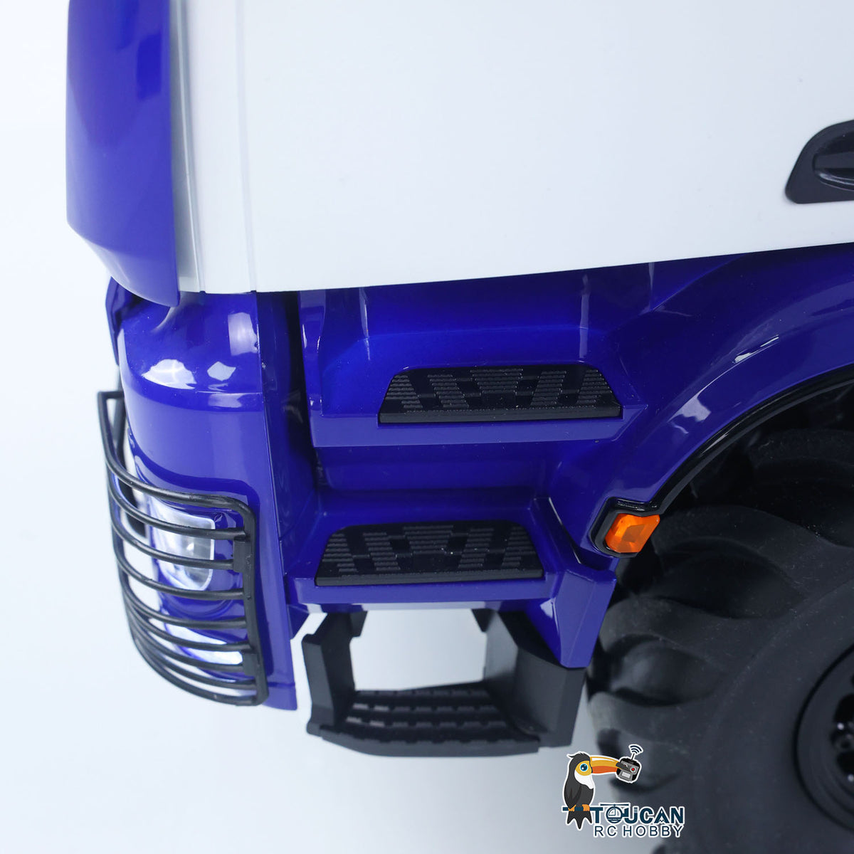 MD 1/14 RC 8X8 Flatbed Truck Front Cab Closeup, Stream LED Light and Body Shell Details