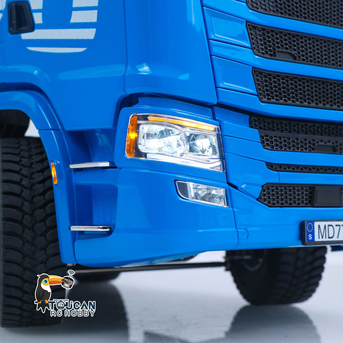 MD 1/14 RC 8x8 Tractor Truck 770S Blue Headlight & Grill Close-Up,Working LED Head Lamp Details