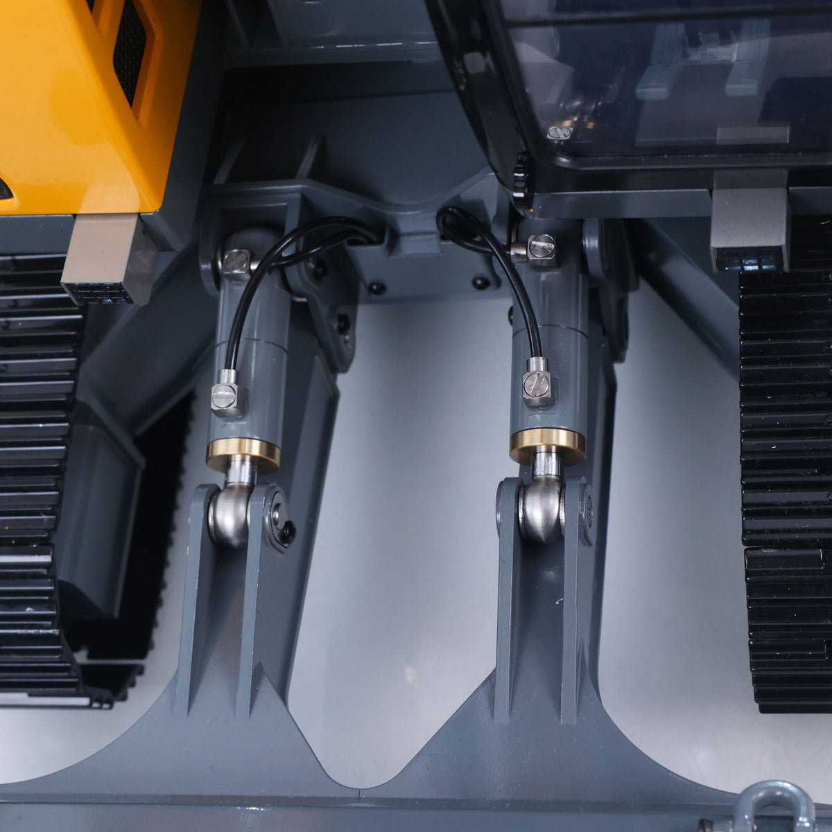 MD 1/14 RC Track Excavator LR926 Hydraulic Pipe Closeup, Metal Hydraulic Lines, Dual Pump Hydraulic System