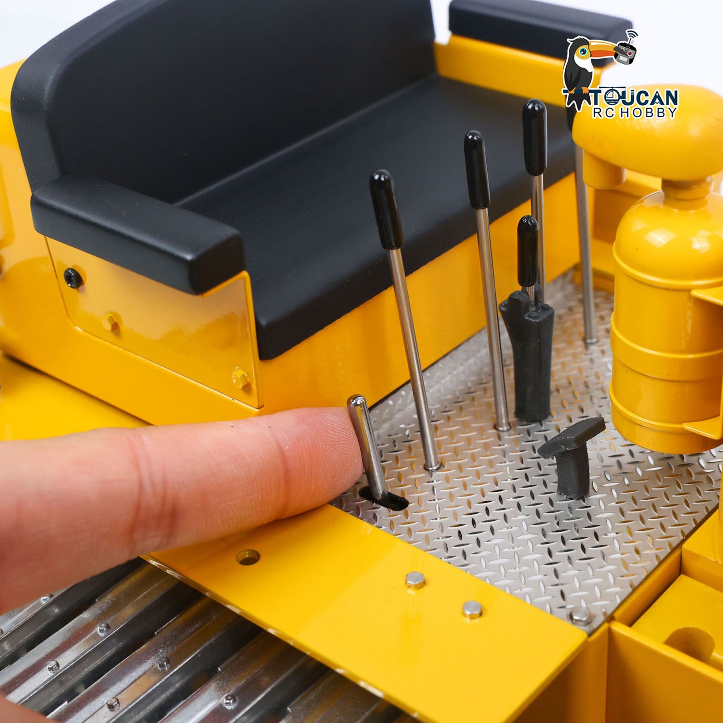MD D7 1/14 metal hydraulic RC bulldozer movable cab detail