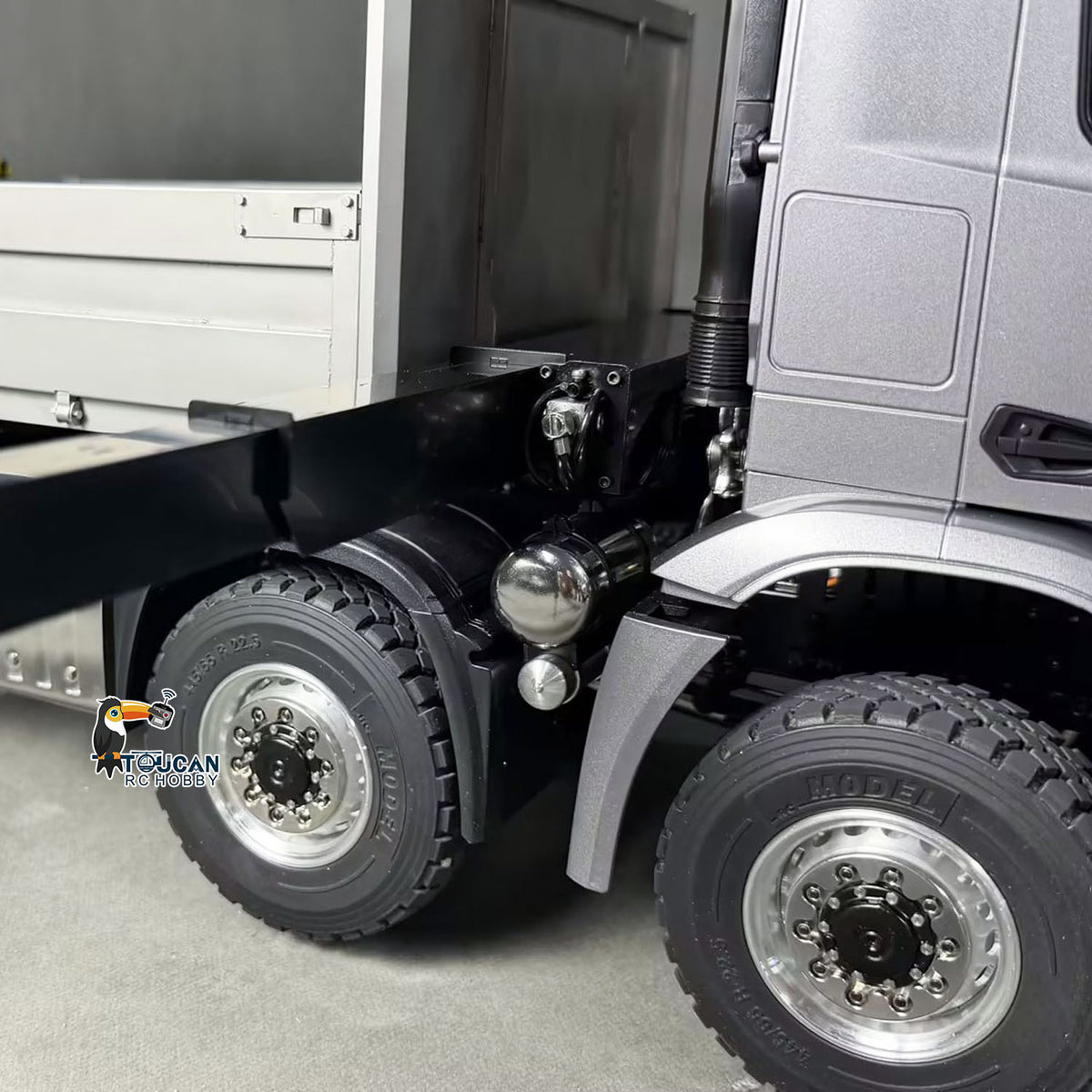 1/14 Metal 8X8 RC Hydraulic Crane Truck Remote Control Lorry with Extension Jib Electric Winch Removable Cargo Bed 3 Speed Diff Lock
