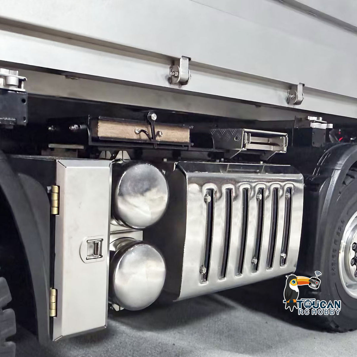 1/14 Metal 8X8 RC Hydraulic Crane Truck Remote Control Lorry with Extension Jib Electric Winch Removable Cargo Bed 3 Speed Diff Lock