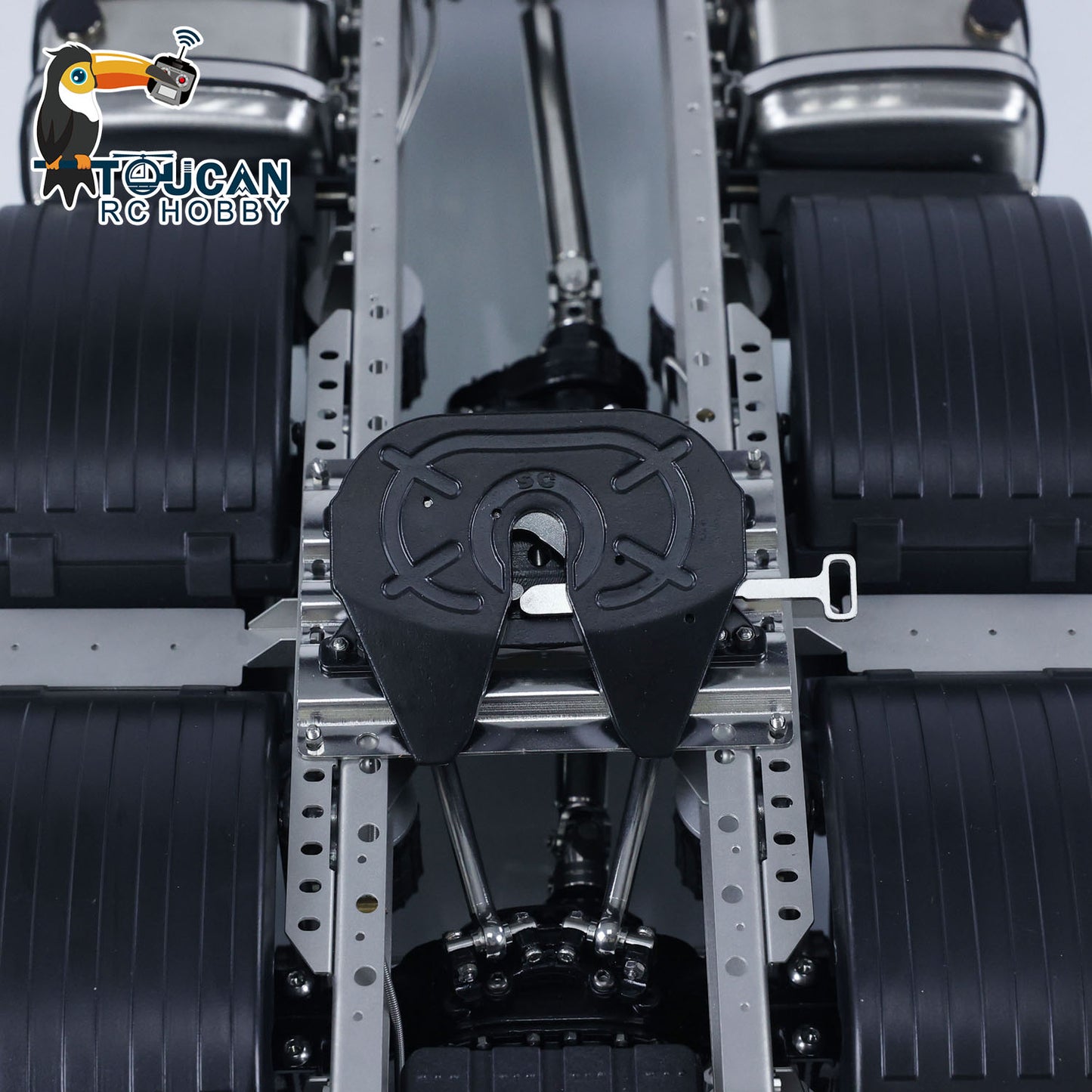 ScaleC RC truck air suspension rear axle 6x6 metal chassis close up