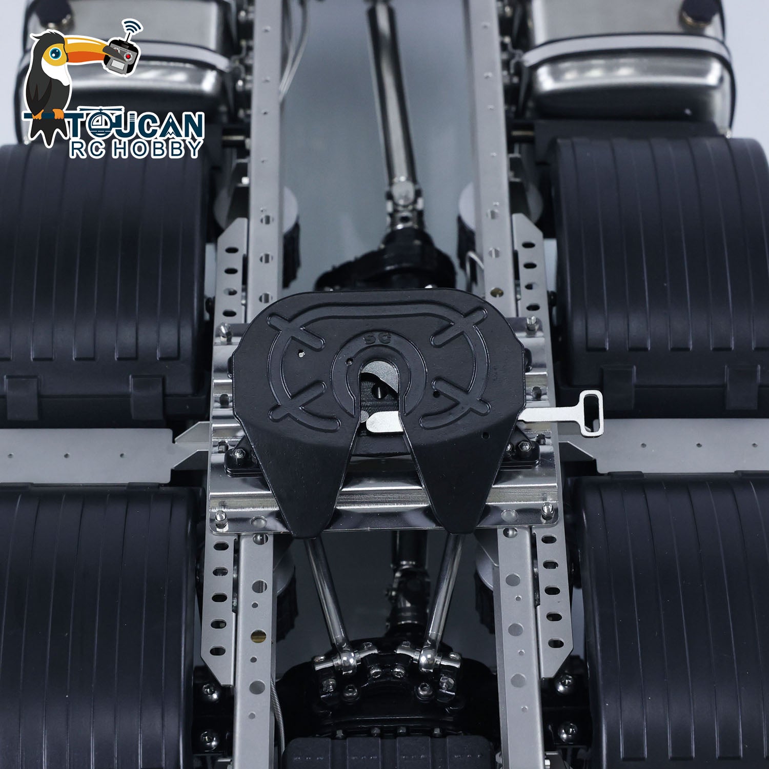 ScaleC RC truck air suspension rear axle 6x6 metal chassis close up