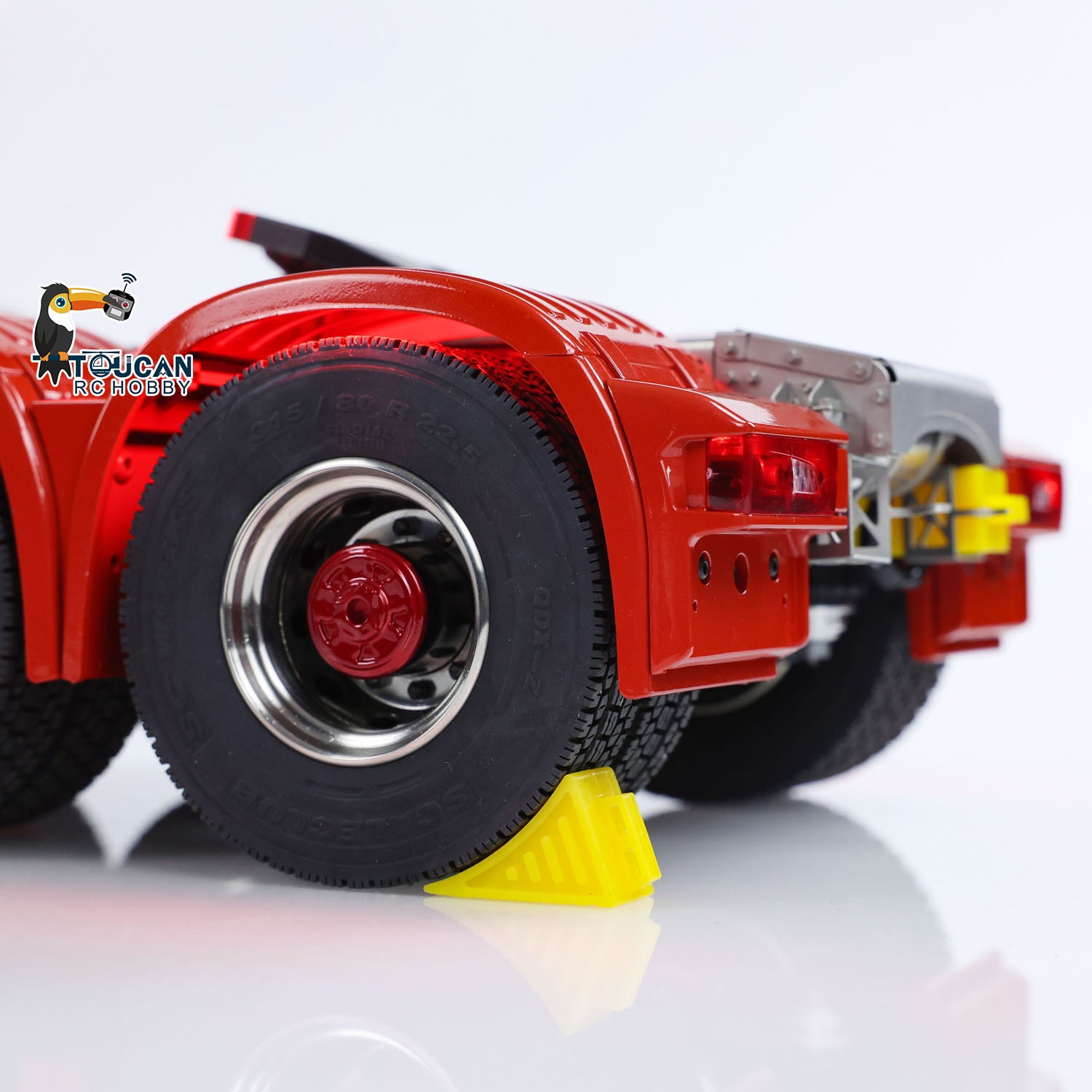 Toucan 1/14 770S 8x8 metal chassis RC tractor truck tire detail