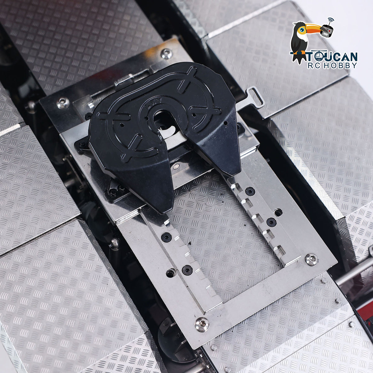 TOUCAN 1/14 RC 6x6 Tractor Truck Metal Chassis And Fifth Wheel Saddle Close‑up, Heavy‑Duty Scale RC Truck Undercarriage Assembly Detail