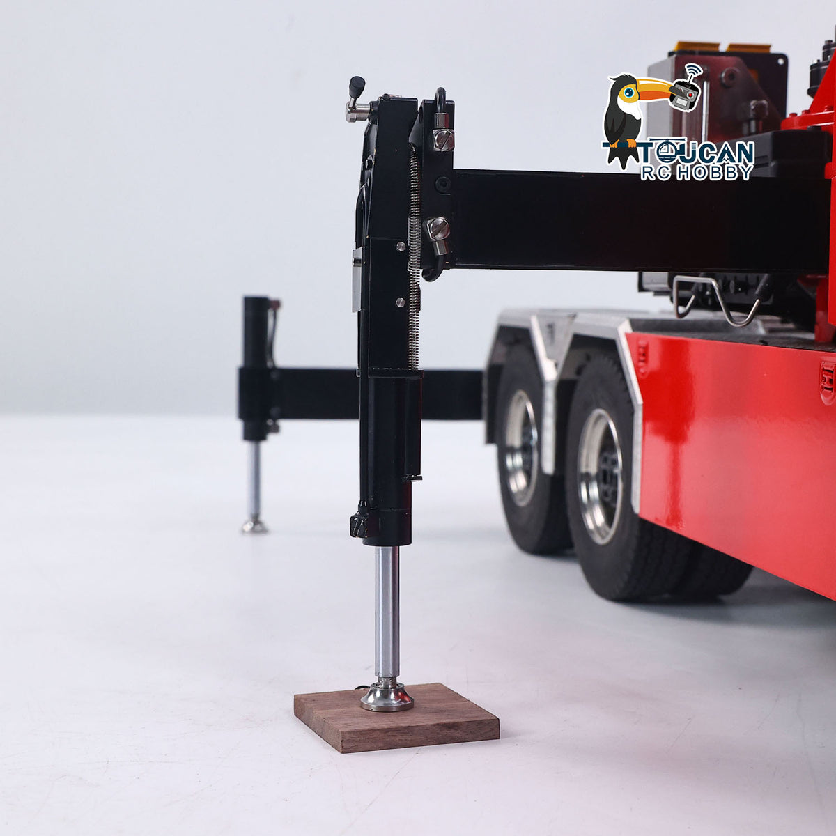 TOUCAN 1/14 RC 6x6 Tractor Truck Deployed Hydraulic Support Outrigger Close‑up, Stabilizer Leg Cylinder Mechanical Structure Detail
