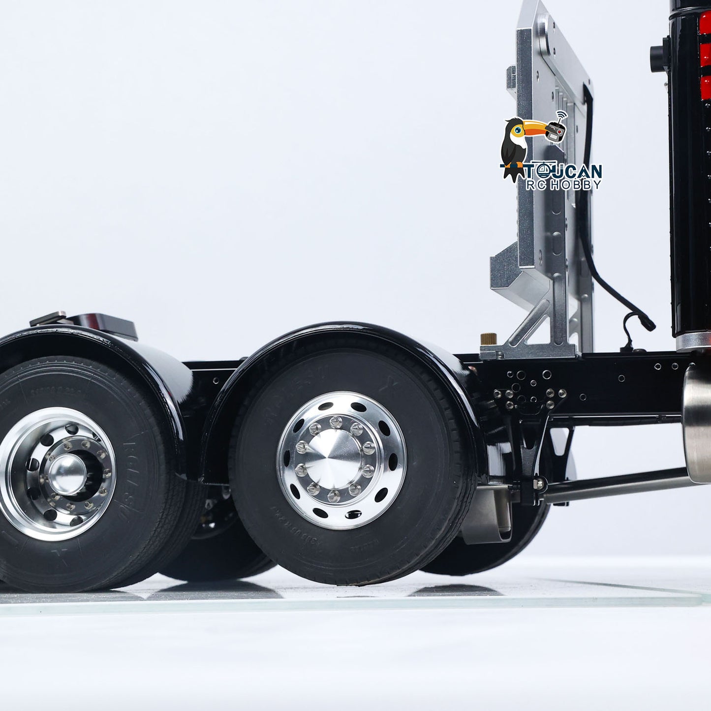 TOUCAN 1/14 RC Metal 8X6 GrandHauler Tractor Truck Chassis Suspension And Multi‑Axle Tire Close‑up, Modified Mid‑lift Steer Axle Running Gear Detail