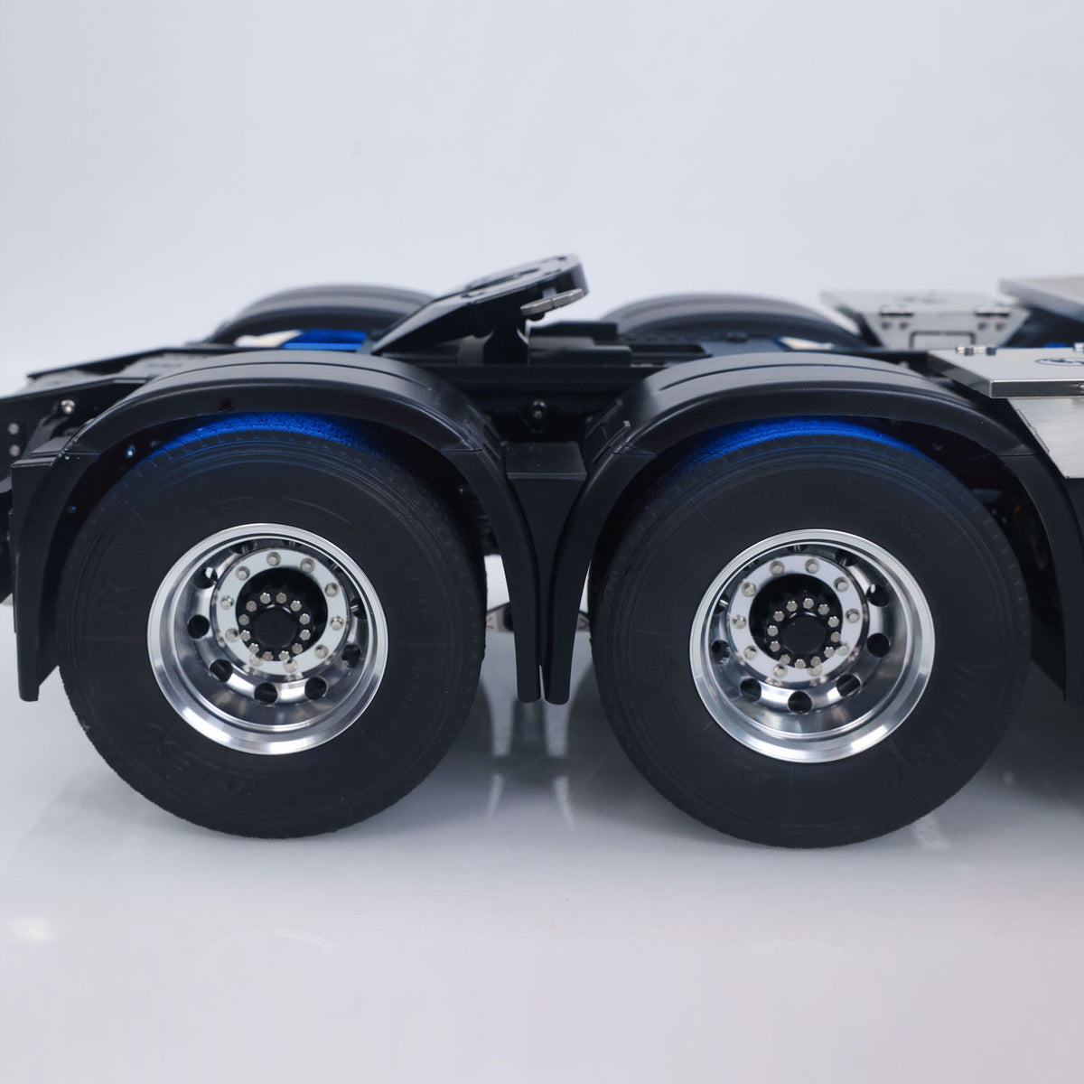 TOUCAN 56360 1/14 RC 8X8 Tractor Truck Rear Wheel Hub Close-Up, Metal Hub, High-Quality Rubber Tire & Simulated Locking Differential Axle