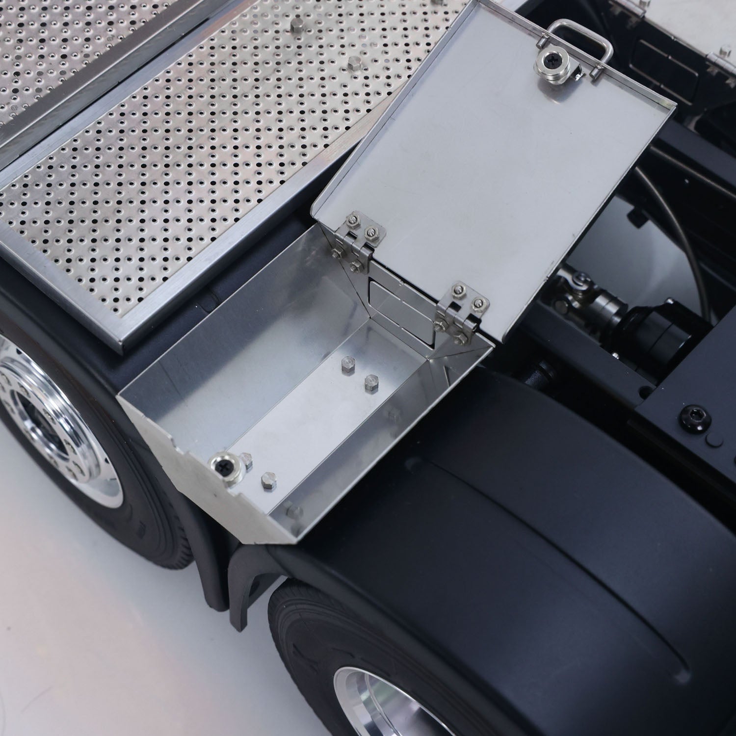 TOUCAN 56360 1/14 RC 8X8 Tractor Truck Side Equipment Box Close-Up, Open Door & Internal Compartment Structure Detail