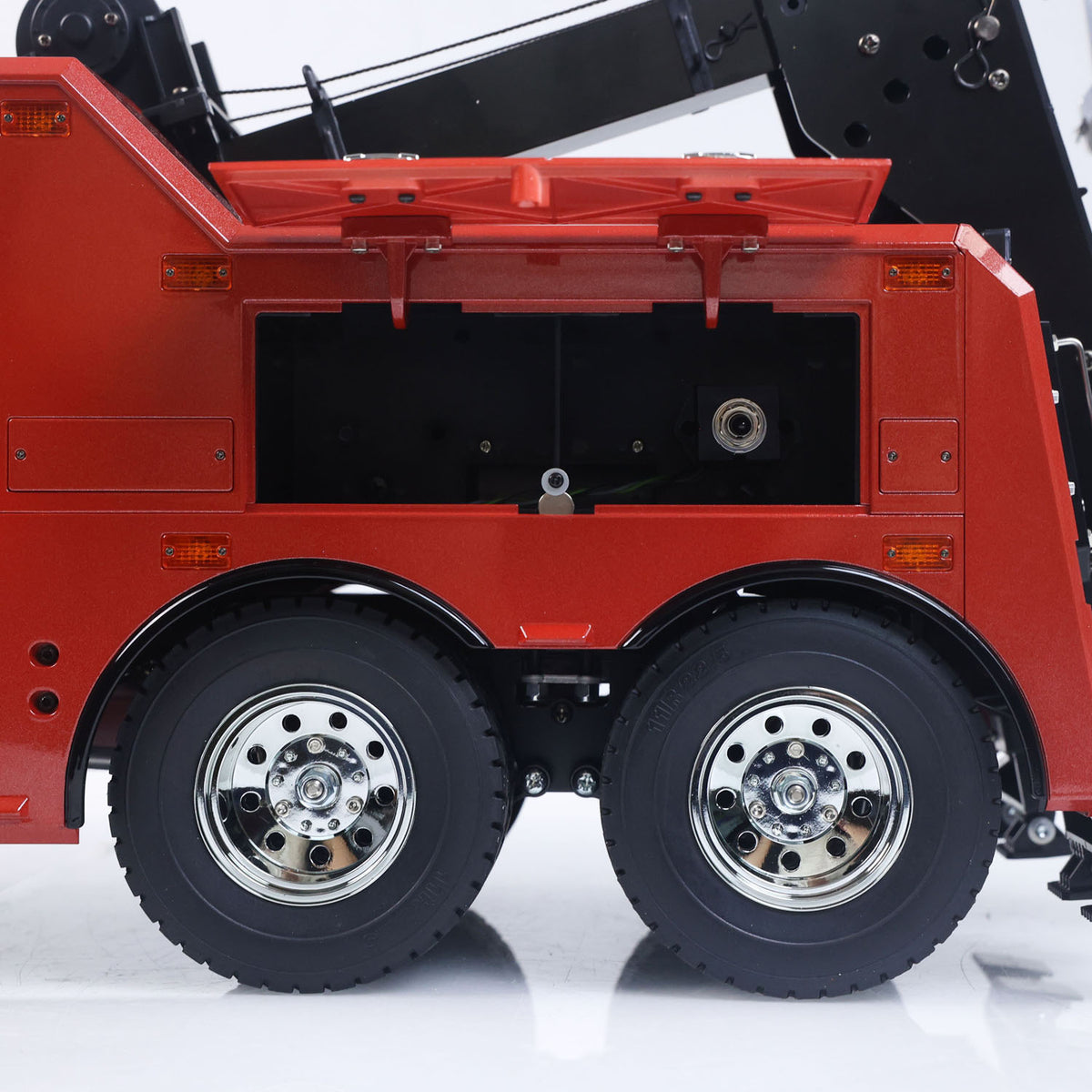 TOUCAN 56362 1/14 RC Wrecker Tow Truck Rear Axle Close-Up, Side Equipment Compartment & Chassis Structure, 3-Speed Transmission Layout