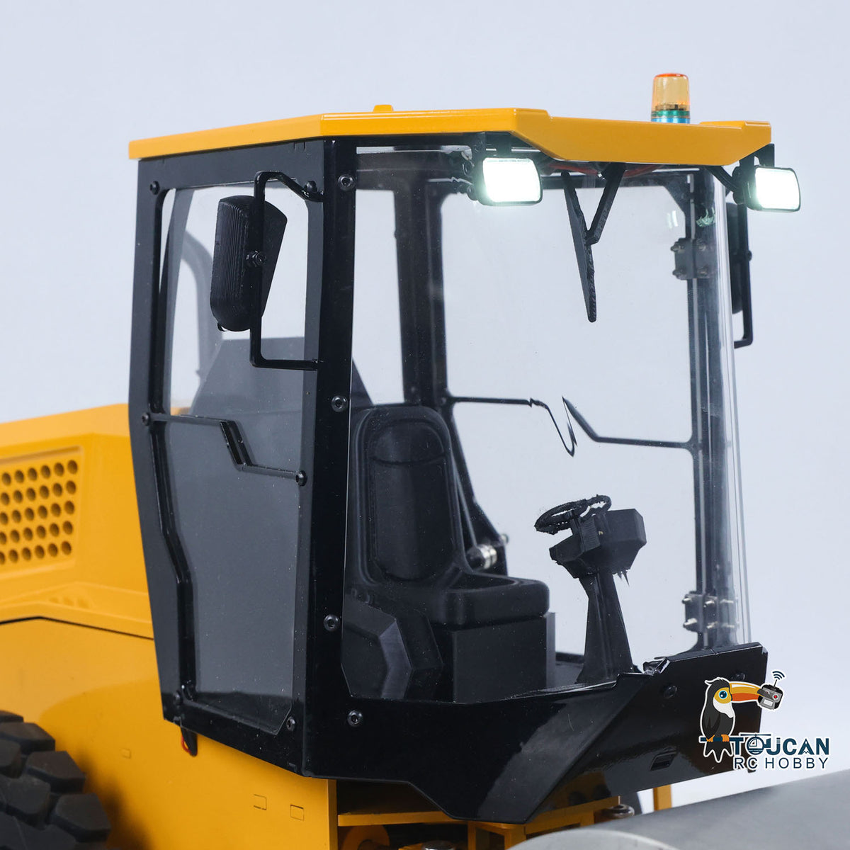 TOUCAN BSM CS11 1/12 Hydraulic Road Roller Cabin Left Front View, Illuminated Working Headlights, Integrated Realistic Lighting System