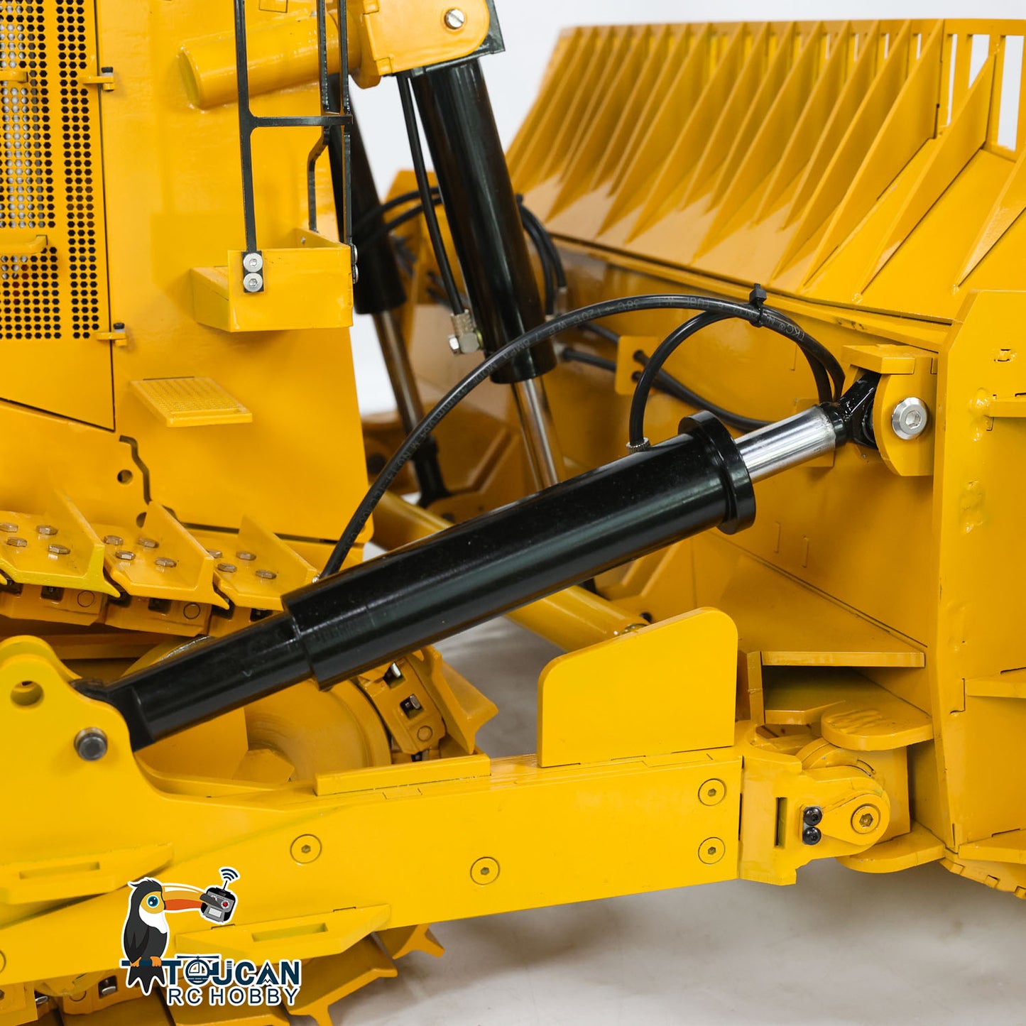 TOUCAN D11T 1/10 RC Hydraulic Bulldozer Blade Tilt Mechanism Close-Up, Hydraulic Cylinder & Articulated Linkage, 5-Way Directional Valve Control