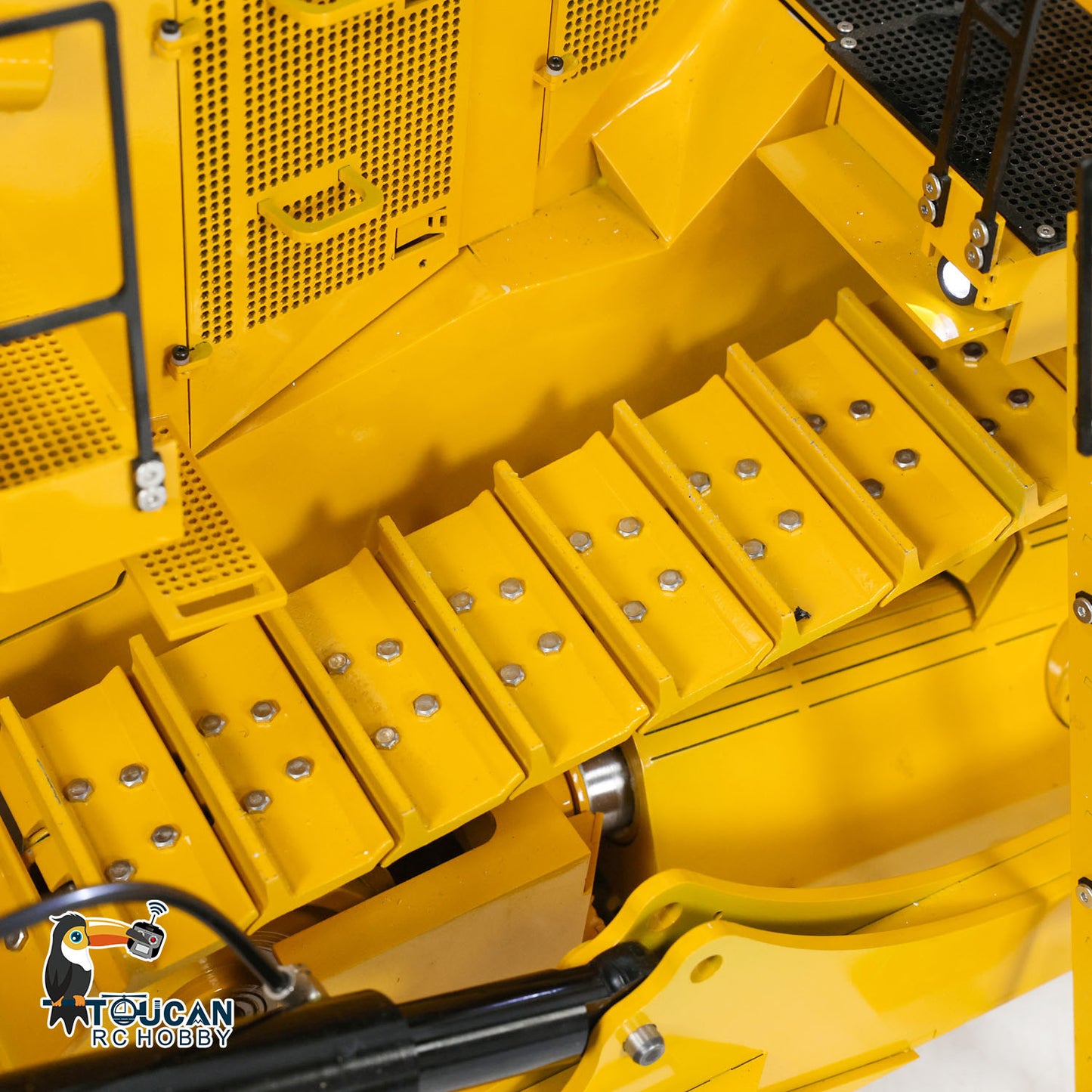 TOUCAN D11T 1/10 RC Bulldozer Front Blade Inner Side Close-Up, Hydraulic Cylinder & Reinforced Blade Structure, All-Metal Working Device