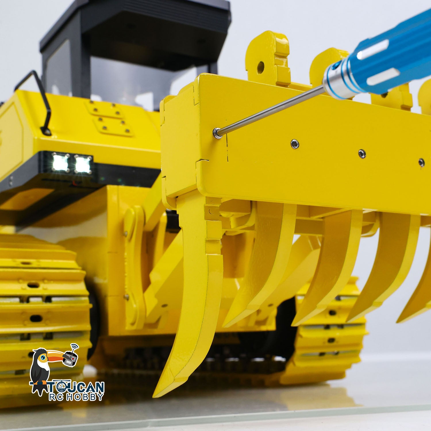 Toucan D155AX 1/12 metal hydraulic RC bulldozer rear hitch installation detail