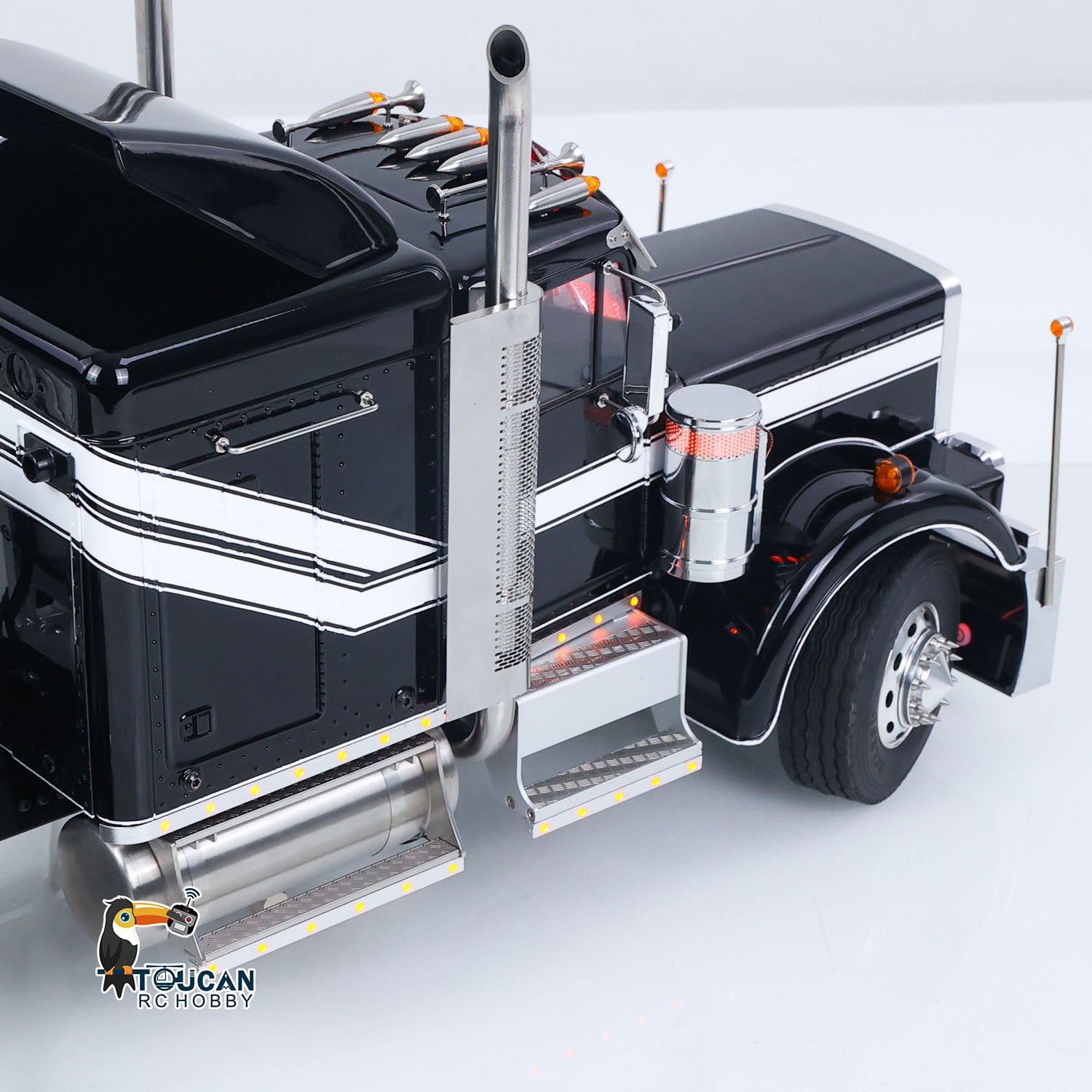 TOUCAN 1/14 RC Metal 8X6 GrandHauler Tractor Truck Side Wheel And Tire Close‑up, Metal Wheel Hub, Heavy‑Duty RC Truck Running Gear Detail